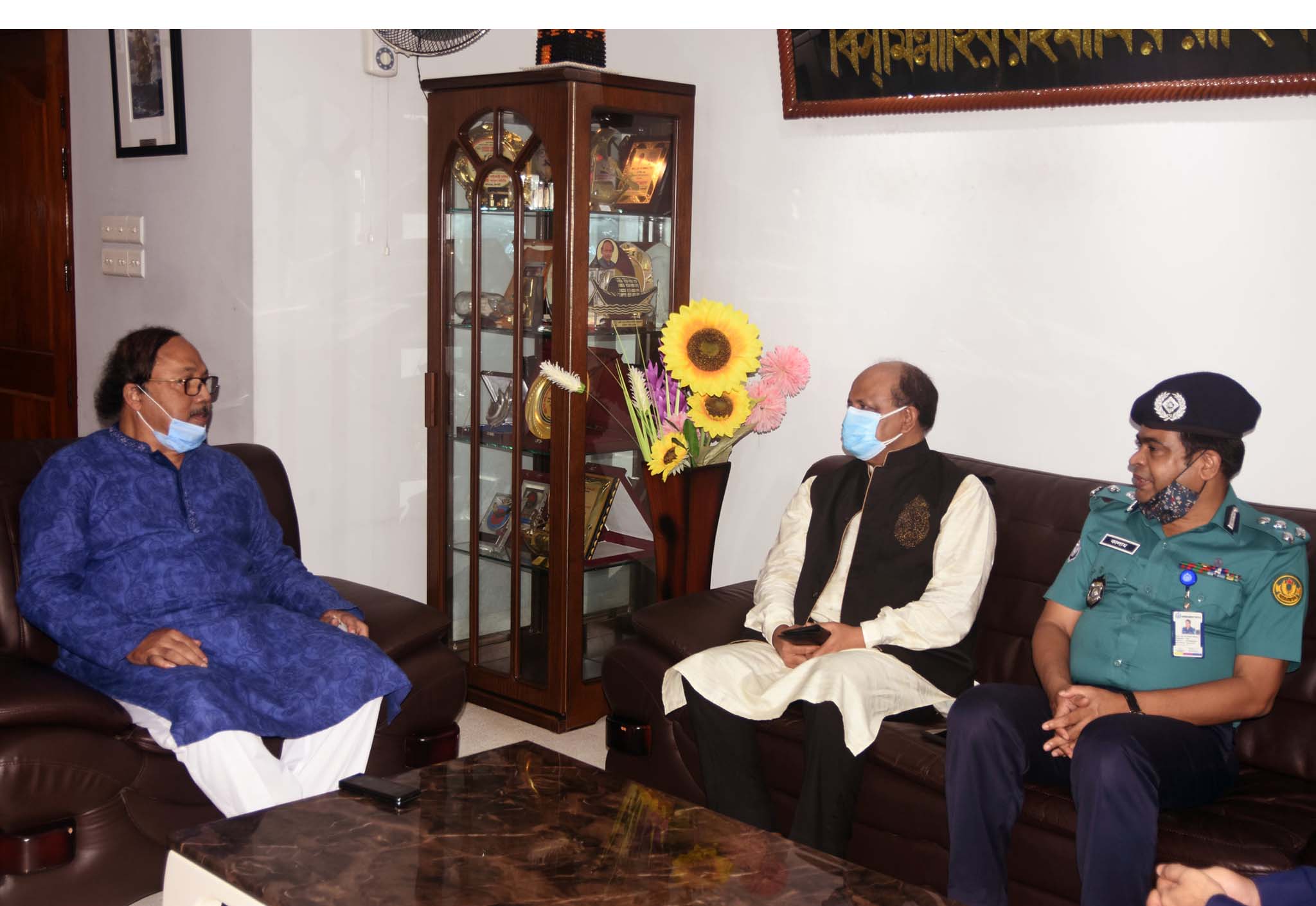 রাসিক মেয়রের সাথে বাফুফে নির্বাচন-২০২০ এর সমন্বয় পরিষদের প্রার্থীদের সৌজন্য সাক্ষাৎ