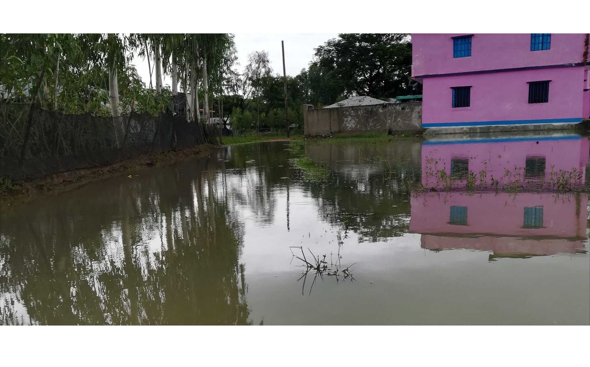 অল্প বৃষ্টিতেই বাঁশখালীর গন্ডামারার রাস্তা-ঘাটের নাকাল অবস্থা: জনদূর্ভোগ চরমে।