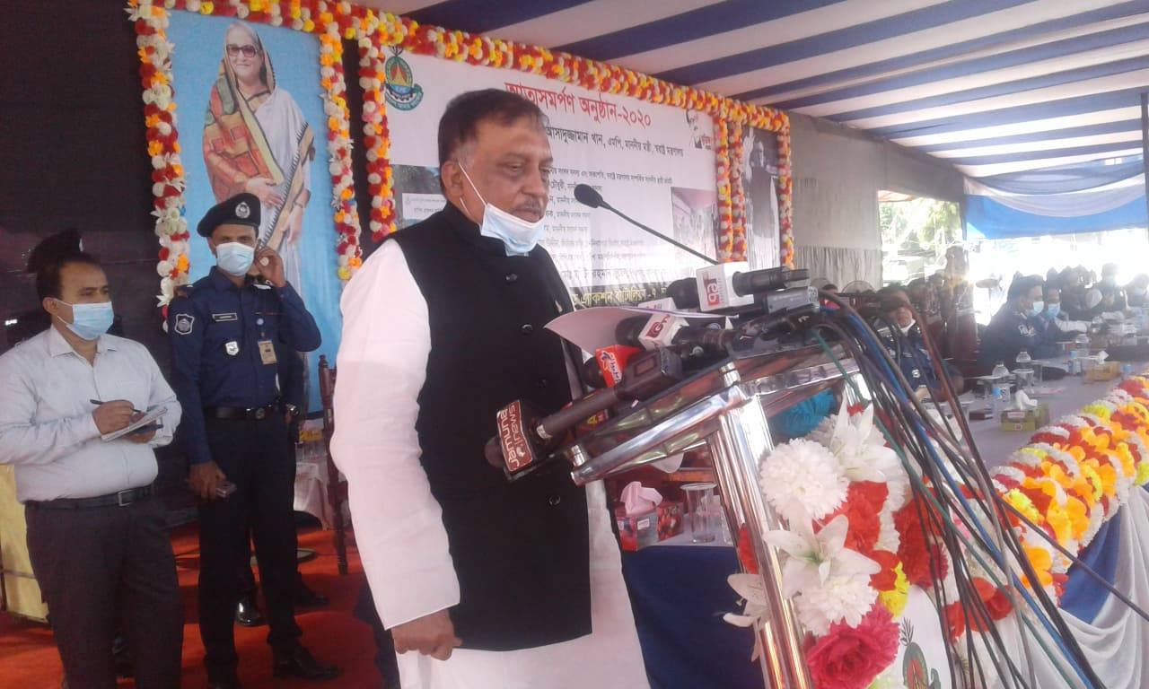 যে কোন মূ‌ল্যে বাঁশখালীসহ সমগ্র উপকূলকে দস‌্যু মুক্ত করা হ‌বে, স্বরাষ্ট্রম‌ন্ত্রী।