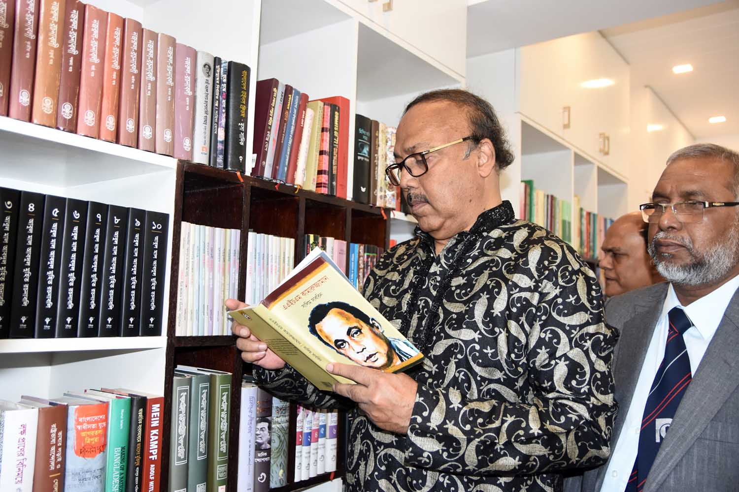 রাজশাহী কর ভবনে বঙ্গবন্ধু কর্ণার ও লাইব্রেরীর উদ্বোধন করলেন মেয়র লিটন