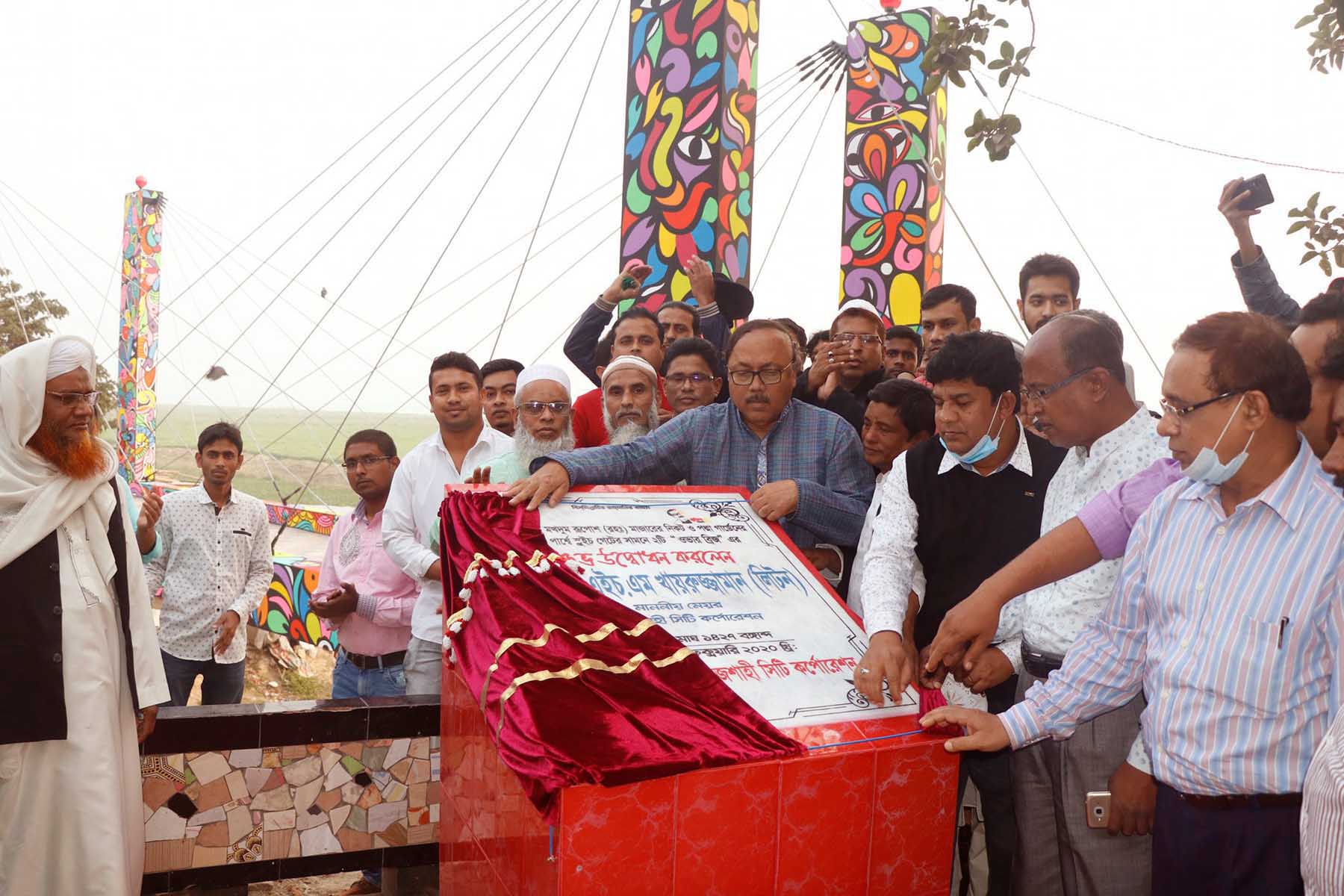 পদ্মাপাড়ে দৃষ্টিনন্দন ২টি ওভারব্রিজের উদ্বোধন করলেন রাসিক মেয়র লিটন