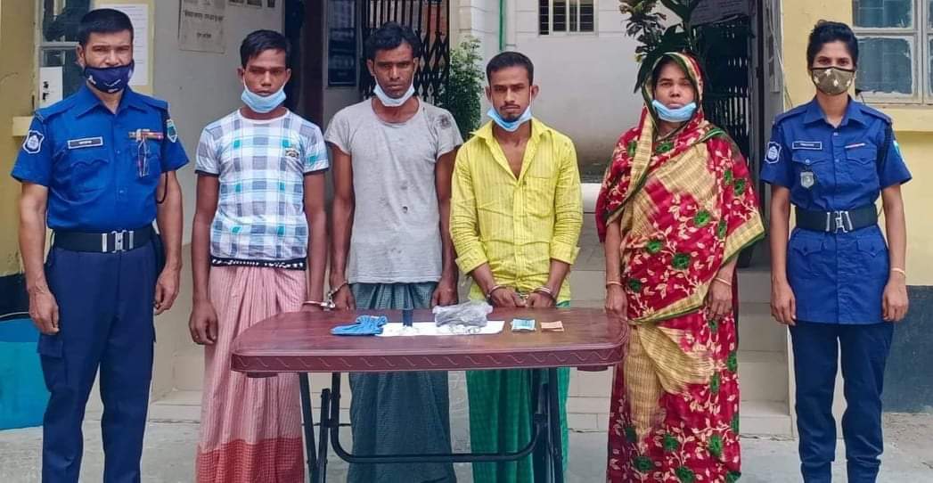 নন্দীগ্রামে একই পরিবারের ৩ জনসহ ৪ মাদক ব্যবসায়ী গ্রেফতার