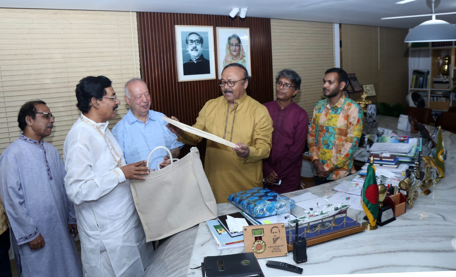 মেয়র লিটনের সাথে সৌজন্য সাক্ষাৎ করেছেন তুরস্কের বরেণ্য বুদ্ধিজীবী আহমেত জোশ কুয়ানদিন