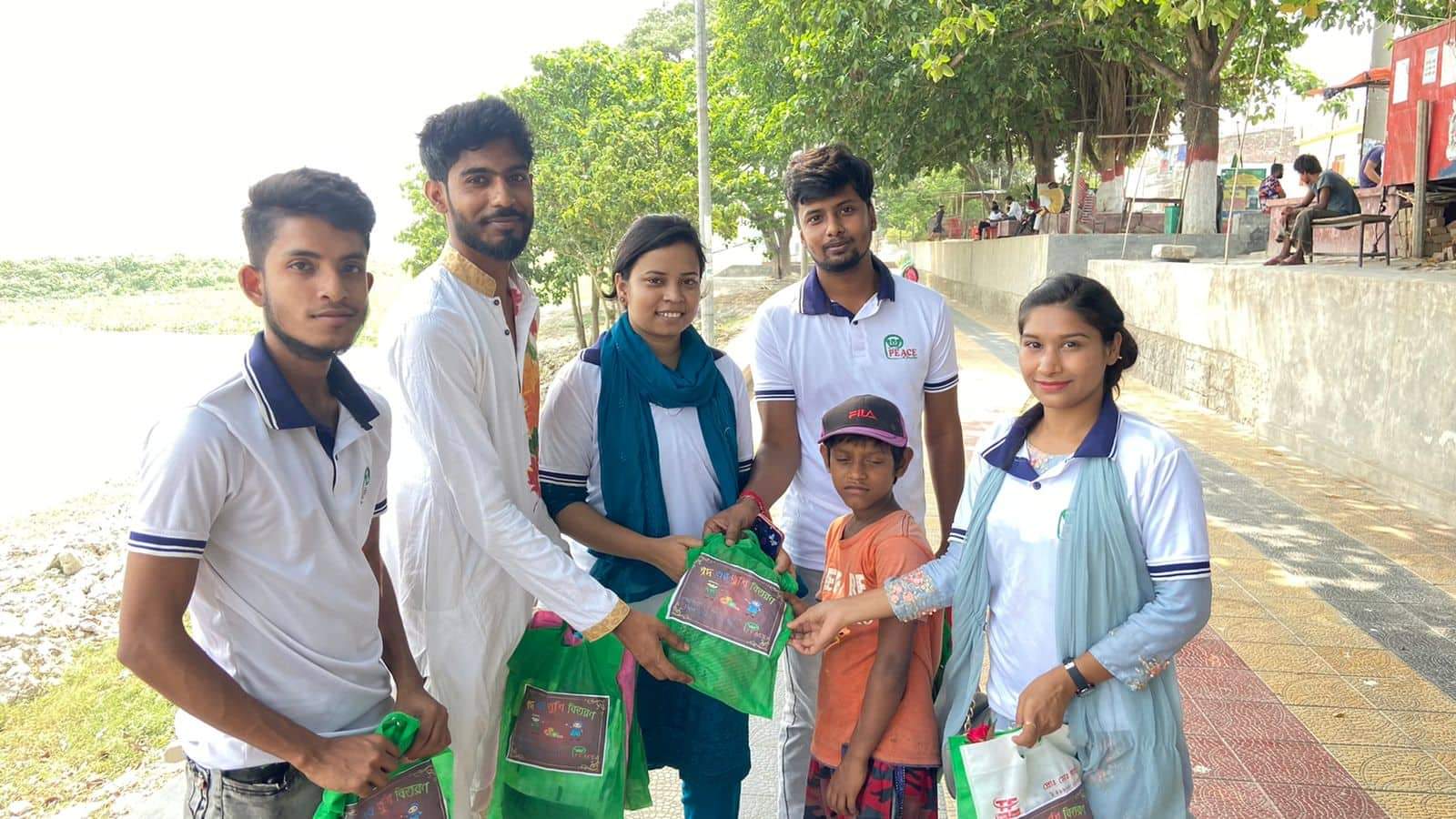 রাজশাহীতে সুবিধাবঞ্চিত শিশুদের মাঝে পিস ক্লাব”র ঈদ পোষাক বিতরণ