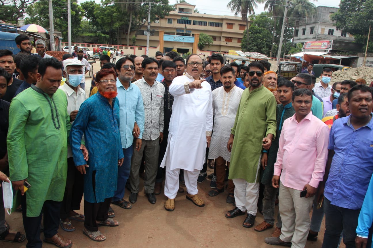 রাজশাহী মহানগরীতে রাস্তা প্রশস্তকরণ  কাজ পরিদর্শনে রাসিক মেয়র লিটন