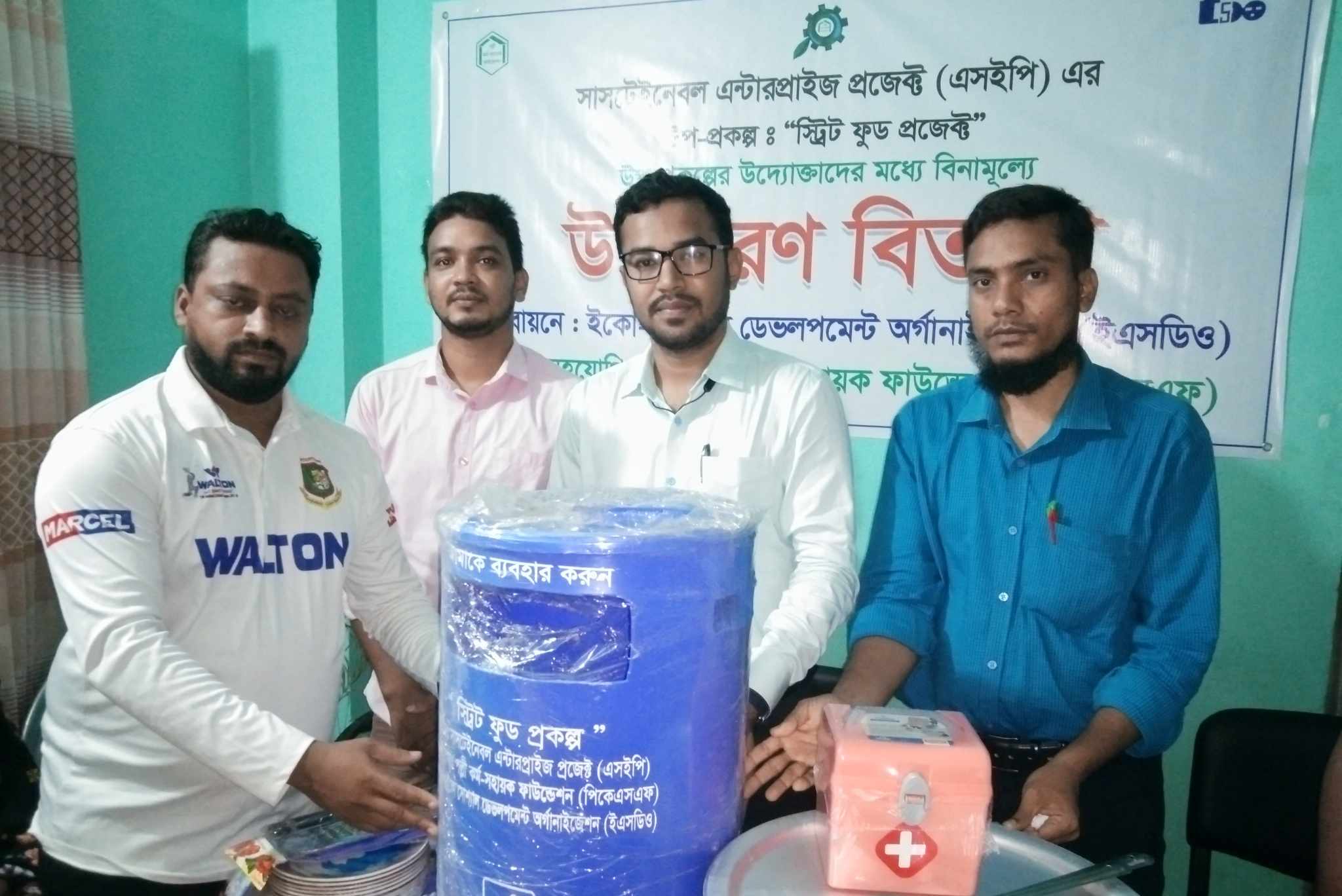ইএসডিও রাজশাহীর মাধ্যমে বিনামুল্যে উপকরন পেলেন ক্ষুদ্র উদ্যোক্তারা