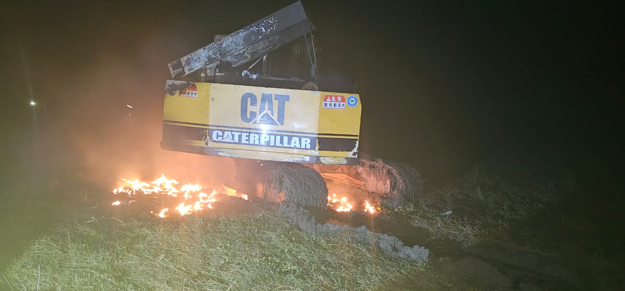 রাজশাহীতে পুকুর খনন, ভেকুর নিচে পড়ে যুবক নিহত